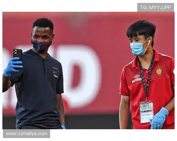 世体：法蒂相比以前更注重沟通，他和队友的关系都很好